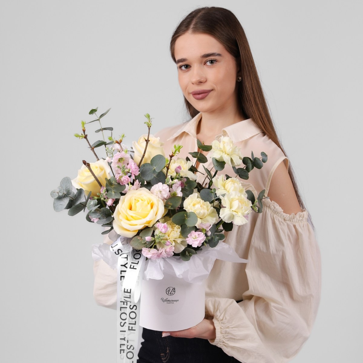 vesennij buket v korzine 536